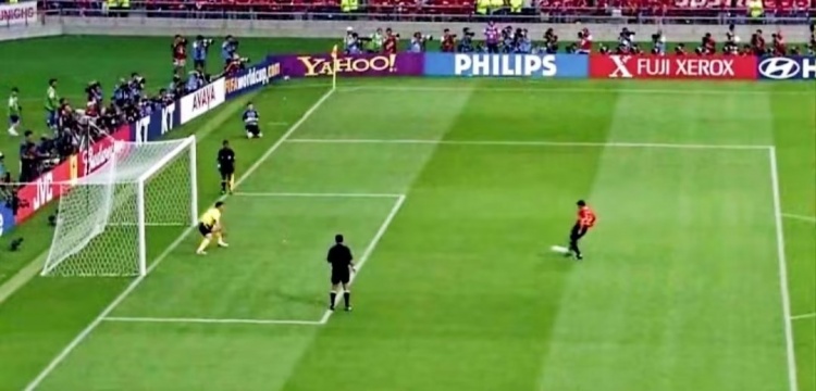 世界杯-弗罗伊勒造点恩博洛命中瑞士半场暂1-0卡塔尔(图1)